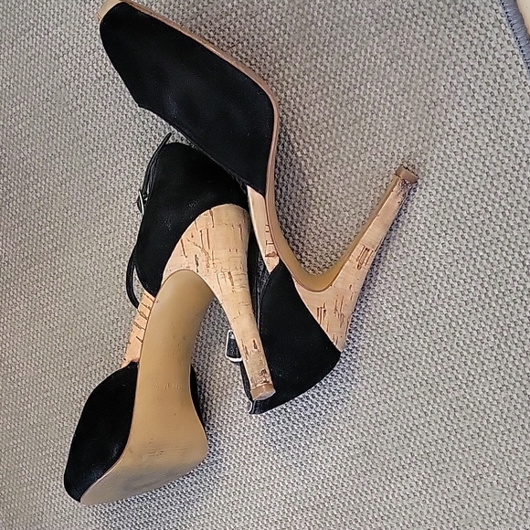 GUESS OPEN TOED HIGH HEELS - Picture 7 of 16